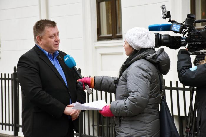 Her kommenterer NLF-direktør Geir A. Mo de oppsiktsvekkende tallene fra Arbeidstilsynet til NRK. Foto: Stein Inge Stølen