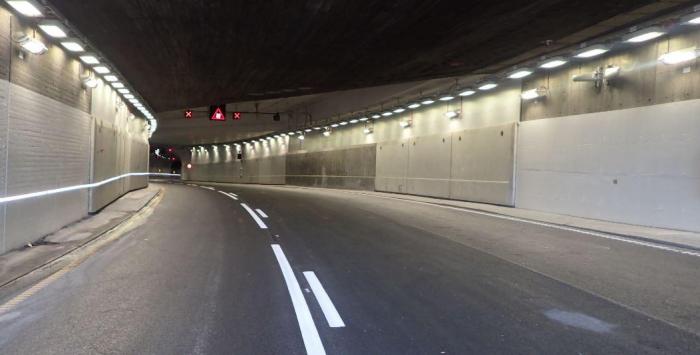 Nyrehabilitert tunnel: Utbedret vegdekke, flere rømningsveger og nødstasjoner, nytt teknisk anlegg og trafikksikkerhetstiltak skal gjøre Vålerengtunnelen på E6 i Oslo mer drifts- og trafikksikker. Foto: Espen Børresen, Statens vegvesen 