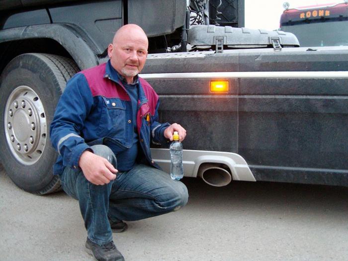 Gullende rent: Lars-Tore er spesielt imponert over hvor sotfri HVO-drivstoffet er. Eksospottene som før var helt svarte, bærer nå ikke preg av misfarging i det hele tatt. Foto: Privat