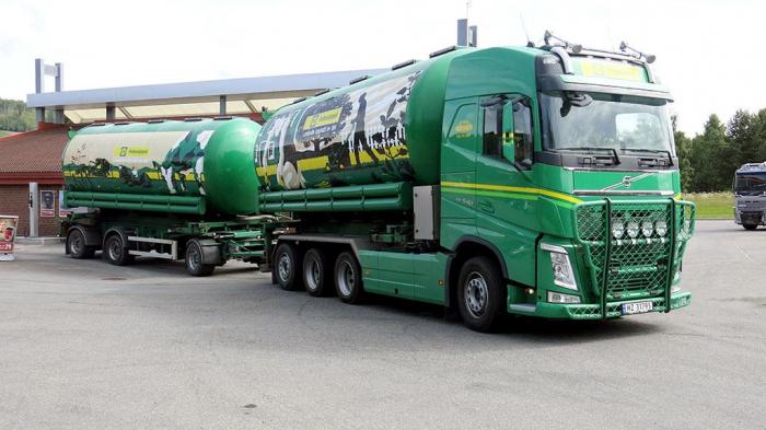 Det er ikke vanskelig å trives med slik redskap: Olle kjører en 2016 Volvo FH 540. Foto: Guttorm Tysnes