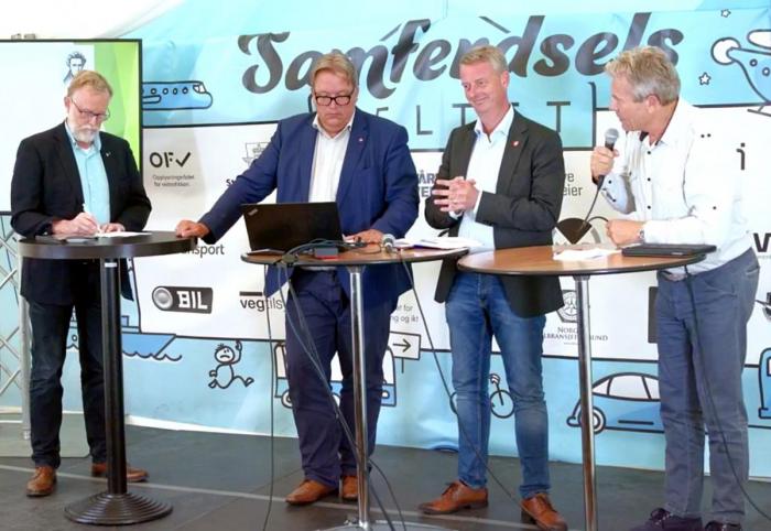 Jan-Terje Mentzoni sammen med samferdselspolitikerne Sverre Myrli (AP), Terje Søviknes (FrP) og Arne Nævra (SV) ved lansering av NLFs rekrutteringsbarometer på Arendalsuka. Foto: Skjermdump, NLFs direktesending