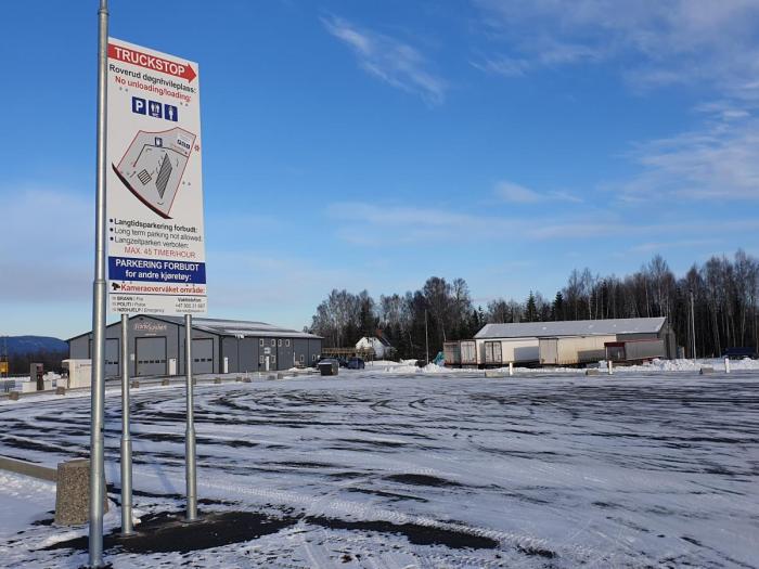 Døgnhvileplassen ligger på Roverud, nord for Kongsvinger, 250 meter fra riksveg 2 langs fylkesveg 205. Foto: Statens vegvessen