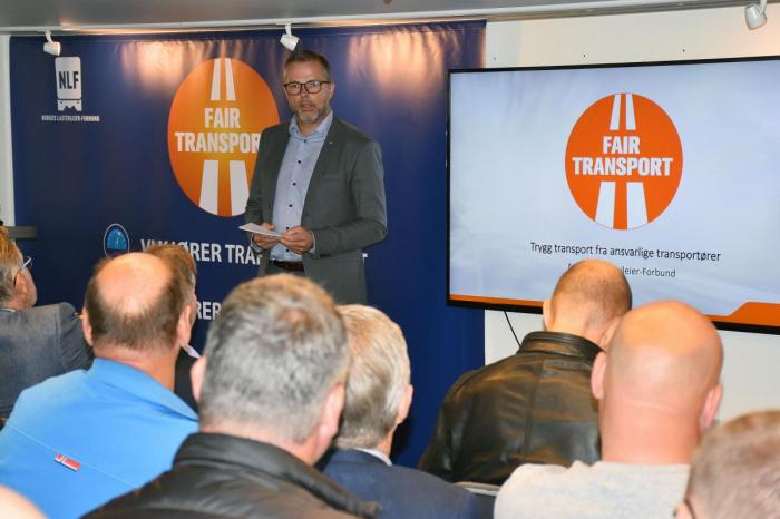 Statssekretær Morten Bakke i Arbeids- og Sosialdepartementet roset NLF for sin satsing på Fair Transport under sitt innlegg i Bergen. Foto: Stein Inge Stølen