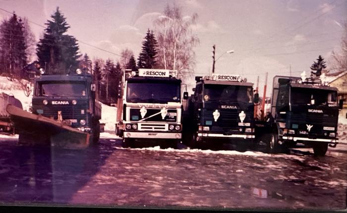 STARTEN: Disse fire bilene var starten på Ruuds Transport.
