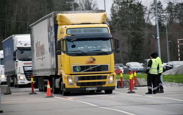 I dag er det kun ett kontrolløp på Svinesund. Det er god plass til utvidelse. Foto: Stein Inge Stølen