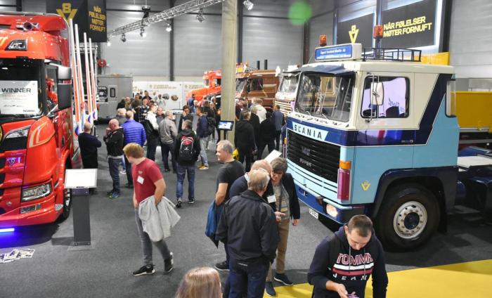Både nytt og gammelt på Scanias stand. Foto: Stein Inge Stølen