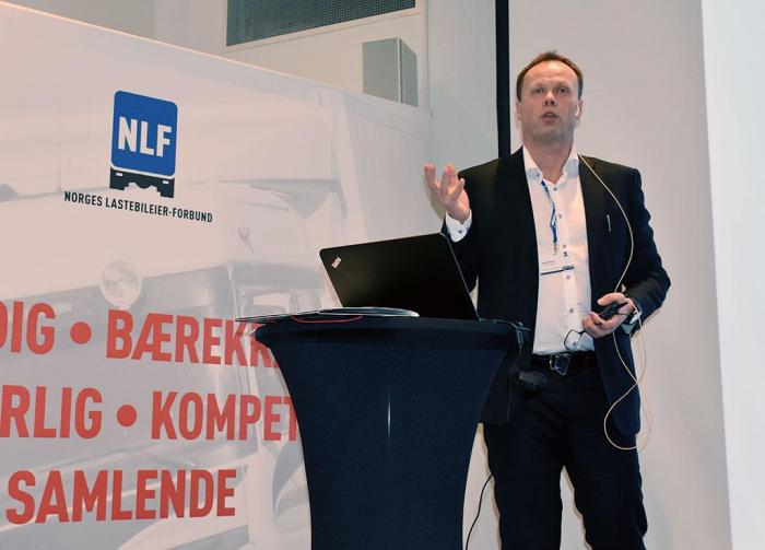 Robert Aksnes er en populær foreleser som gir kurset en ekstra dimensjon. Foto: Stein Inge Stølen