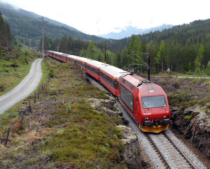 Kollektivtransport med tog erstatter utallige kilometer med bilkø. Men da må togene gå. Illustrasjonsfoto: Jernbaneverket