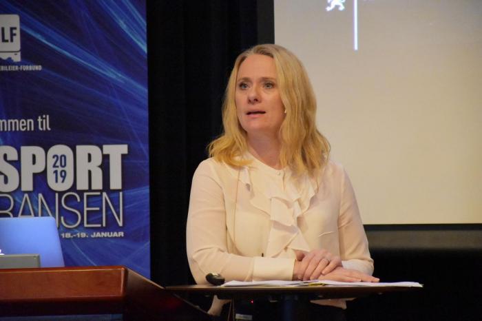 Tre av fire sjåfører ansatt i utenlandske bedrifter som kjører transport innad i Norge har ulovlig lave lønninger. Arbeids- og sosialminister Anniken Hauglie mener situasjonen er uholdbar. Foto: Stein Inge Stølen