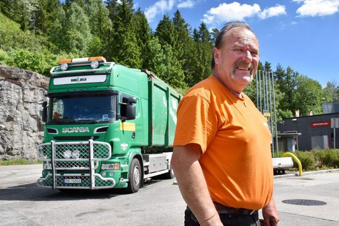 Trond Erik trives godt bak rattet på sin Scania R 560. Foto: Stein Inge Stølen