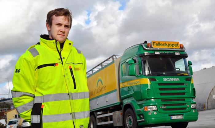 Troy tror mange har feil oppfatning av yrket, som består av langt mer enn å bare holde i et ratt. Foto: Lars Thorvaldsen