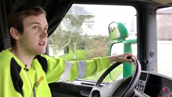 Troy Egeland har kjørt i et års tid. Allerede har han fått kjenne på utfordringene transportbransjen kan by på. Foto: Lars Thorvaldsen