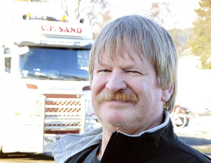 - Lærlinger er en viktig og verdifull ressurs og vi tar inn en til to lærlinger hvert år, sier Vidar Sand i C.P. Sand Transport. Foto: Jan Harry Svendsen